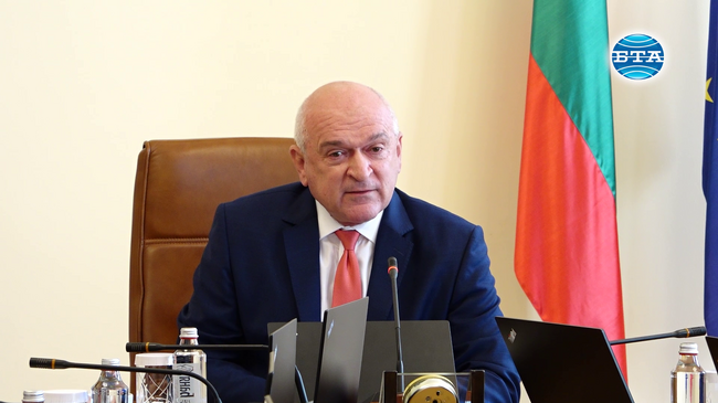 Призоваваме политиците за сдържаност и конструктивен диалог, в техни ръце е съставянето на редовно и стабилно правителство, заяви премиерът Главчев