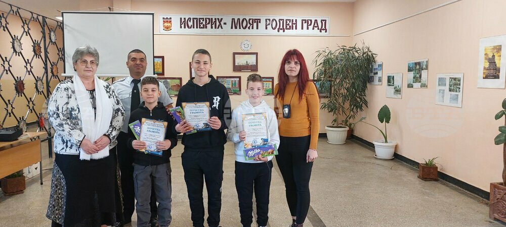 Деца от Исперих намериха загубено портмоне с пари и лични документи и го предадоха в полицията