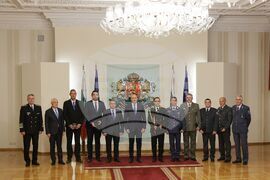 Румен Радев - служители от ГДПБЗН - военнослужещи - доброволци в борбата с пожарите - Почетен знак