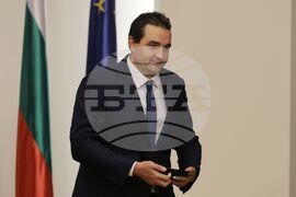 Румен Радев - служители от ГДПБЗН - военнослужещи - доброволци в борбата с пожарите - Почетен знак