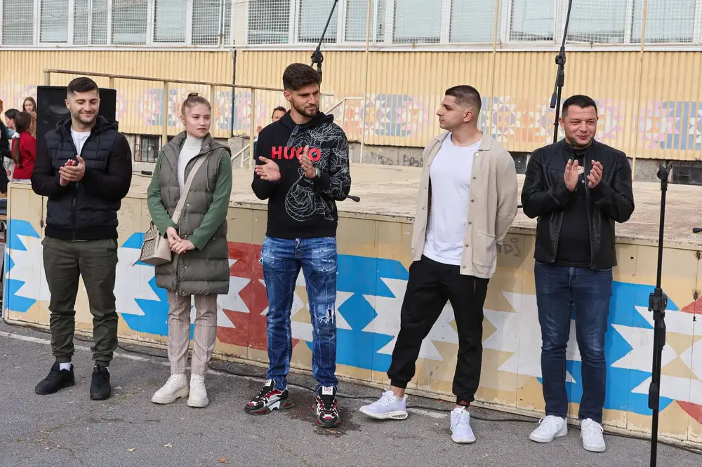 Ерика Зафирова и Християн Петров уважиха празника на столично училище