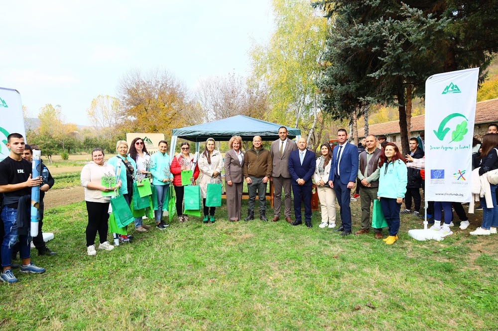 Община Ловеч: Над 120 ученици се включиха в Седмицата на будителите с горските педагози в разсадника в Сливек