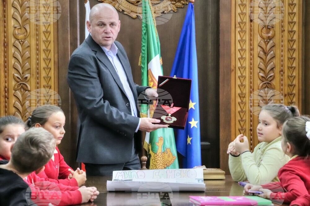 Община Банско: Второкласници опознават символите