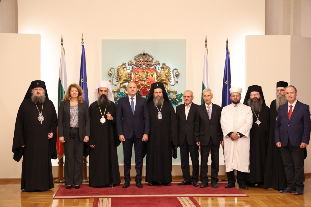 БПЦ-БП: Митрополит Серафим бе удостоен с Почетния знак на президента на Република България