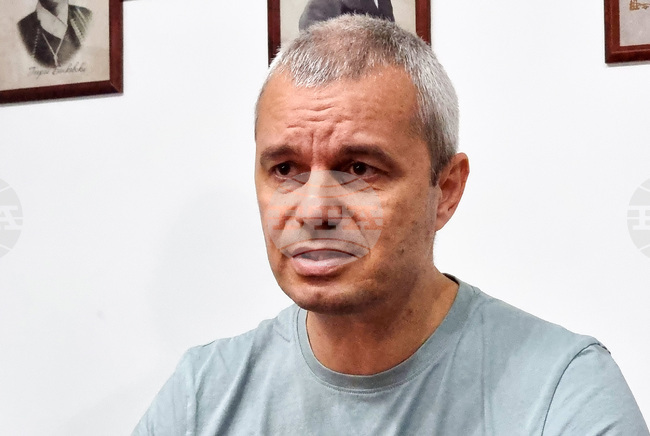 Изявленията за санитарен кордон около Делян Пеевски са рекламен ход на ПП-ДБ, каза лидерът на „Възраждане“