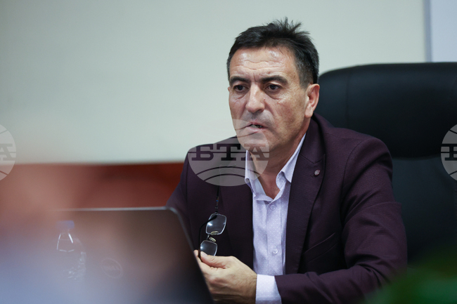 Работим за разрешаване на проблемите, свързани с водоснабдяването, каза за БТА кметът на Гърмен Феим Иса