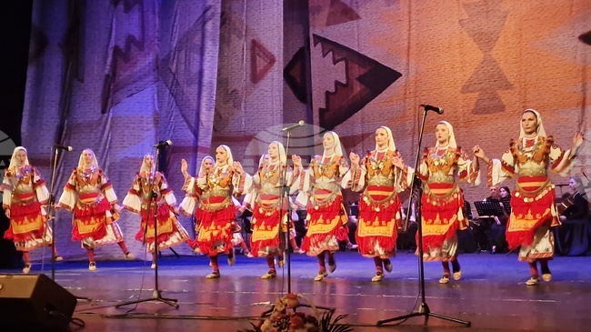 Разград - aнсамбъл "Филип Кутев" - спектакъл - "Диви ягоди"