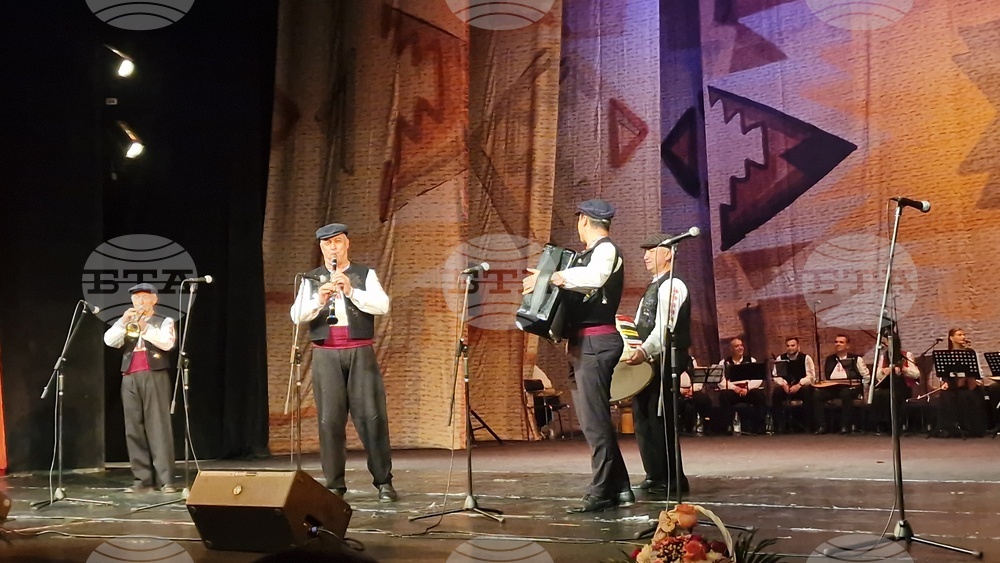Разград - aнсамбъл "Филип Кутев" - спектакъл - "Диви ягоди"