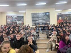 Снимка: Асоциация на прокурорите в България - Иван Гешев пред ученици от професионална гимназия „Хенри Форд“