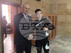 Снимка: Асоциация на прокурорите в България - Иван Гешев пред ученици от професионална гимназия „Хенри Форд“