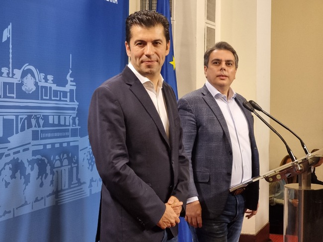 Директен износ на оръжие за Украйна е нямало, каза Кирил Петков