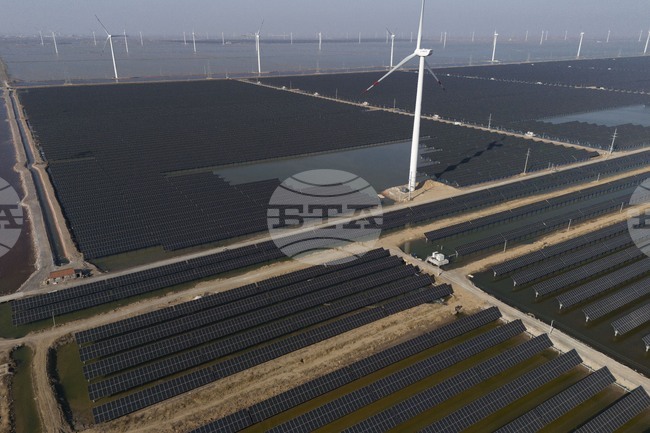 "Фолксваген" разширява участието си в соларни и вятърни паркове в Европа