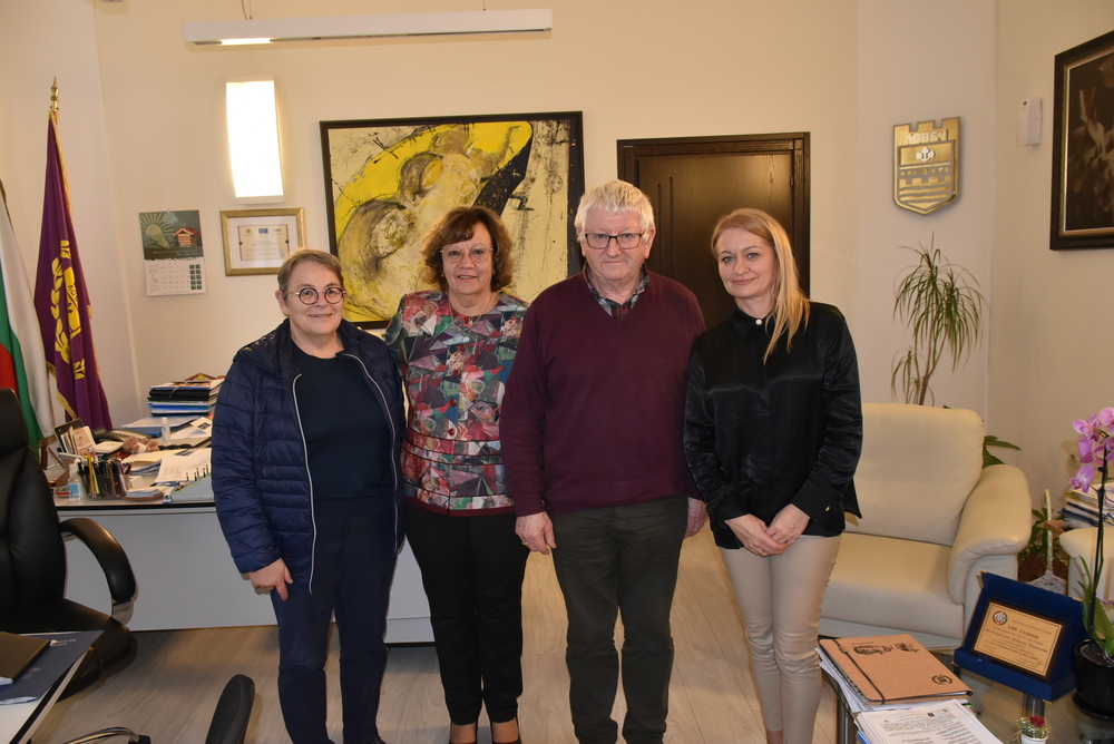 Община Ловеч: Работна среща при кмета на Ловеч уточни изявите с побратимения град Лавал, Франция