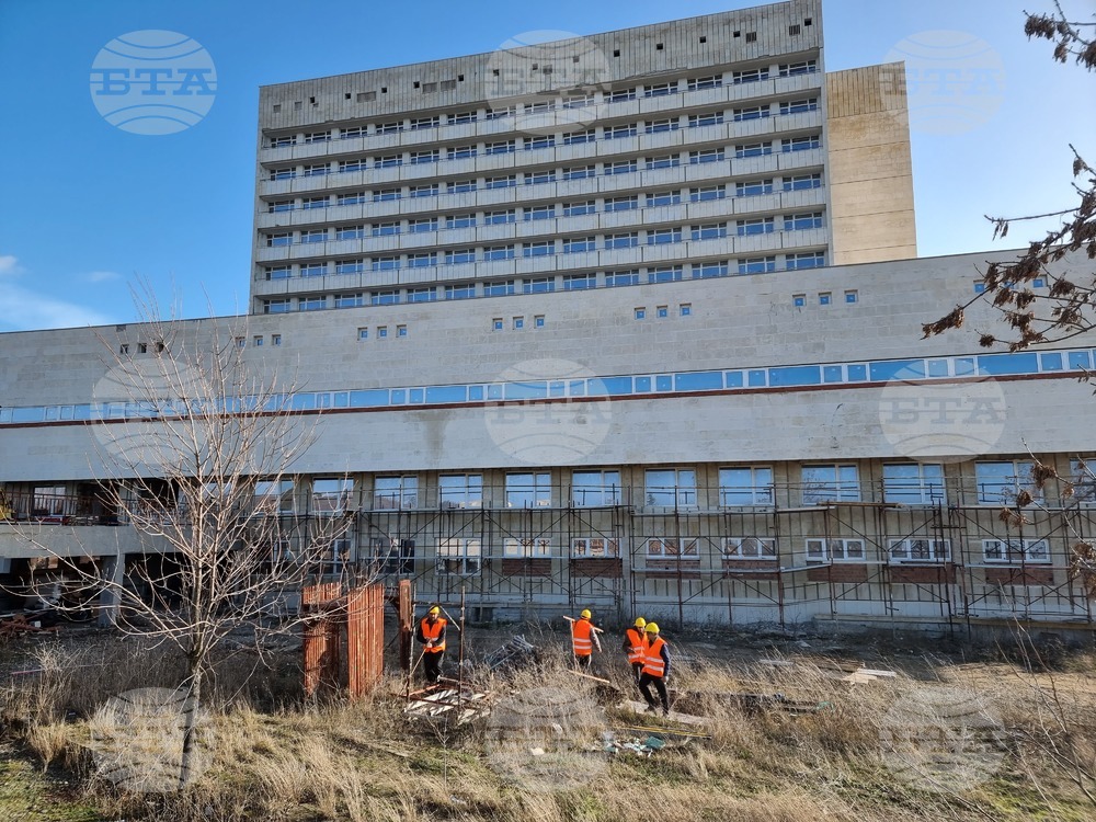 Шестима новодипломирани лекари вече работят като специализанти в ямболската болница