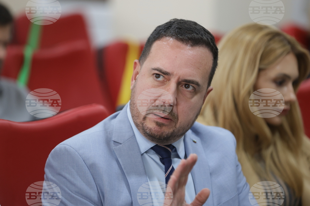  Дискусия - "Измамите в интернет - новата пандемия" 