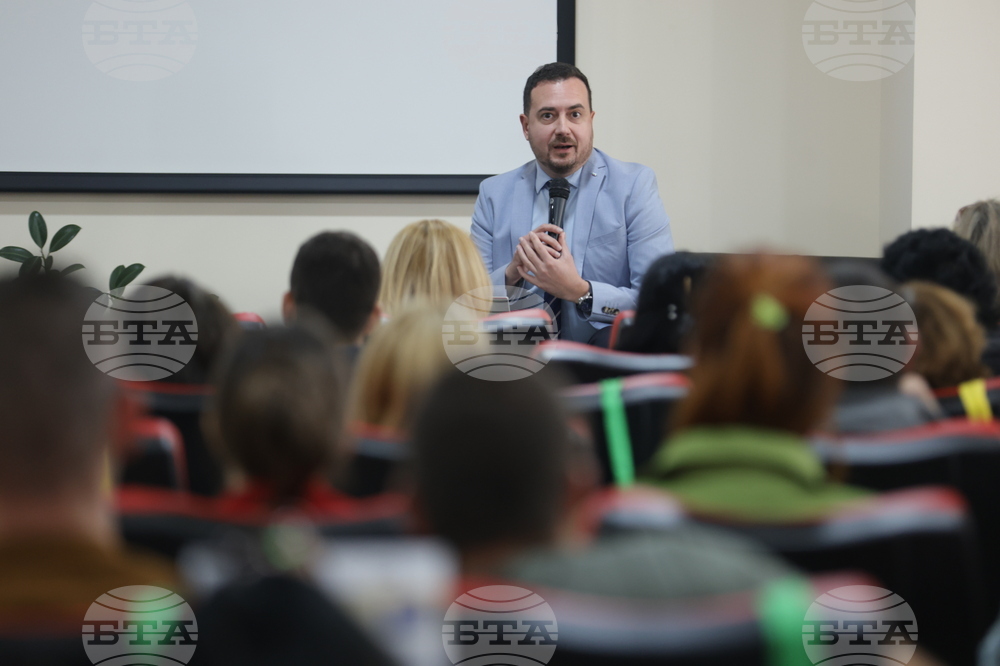  Дискусия - "Измамите в интернет - новата пандемия" 