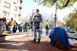 Площад „Вацлав Хавел“ - скулптура