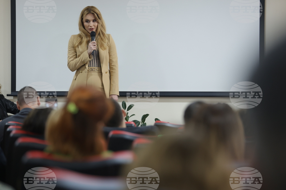  Дискусия - "Измамите в интернет - новата пандемия" 