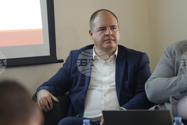 При онлайн пазаруването потребителите трябва да внимават с ниските цени, защото става дума за фалшиви стоки или сайтове, предупредиха експерти от КЗП 