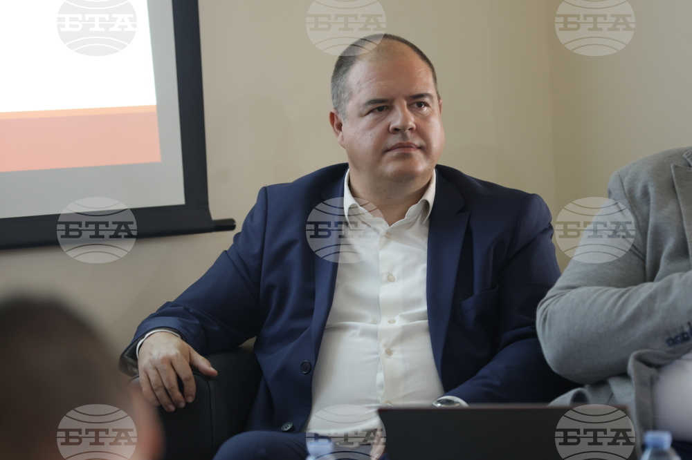  Дискусия - "Измамите в интернет - новата пандемия" 