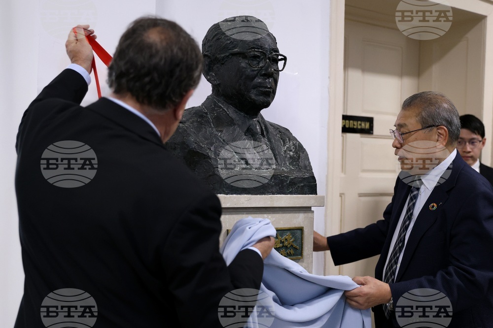 Софийски университет - Илияна Йотова - бюст - Шигейоши Мацумае - откриване