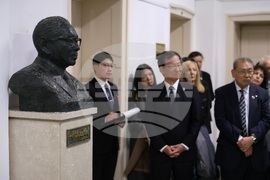 Софийски университет - Илияна Йотова - бюст - Шигейоши Мацумае - откриване