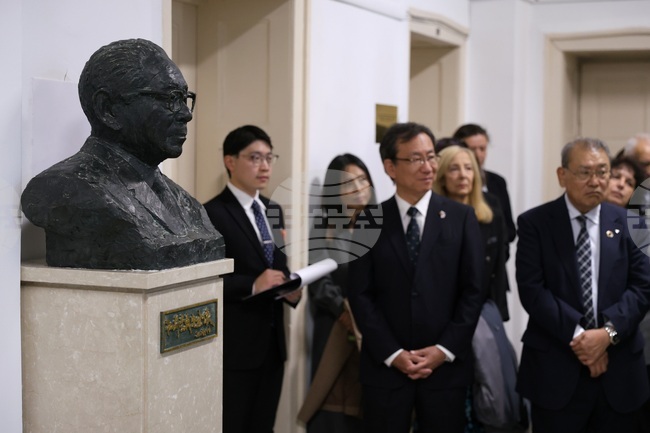 Софийски университет - бюст - Шигейоши Мацумае - откриване