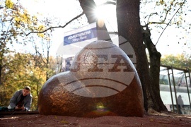 Площад „Вацлав Хавел“ - скулптура