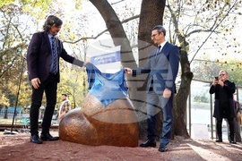 Площад „Вацлав Хавел“ - скулптура