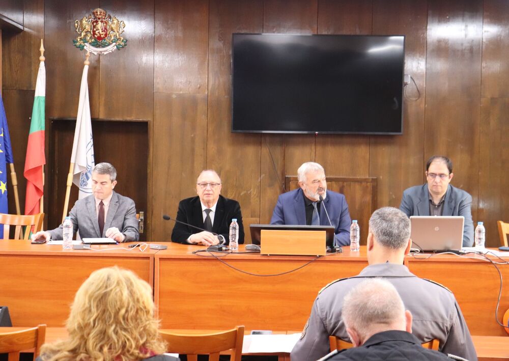 Готовността на русенска област за предстоящия зимен сезон обсъдиха днес членовете на Щаба за защита при бедствия