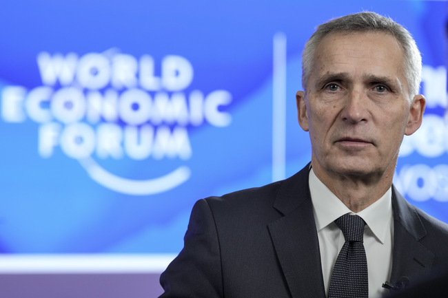 Давос 2023: Генералният секретар на НАТО призовава за значително увеличение на доставките на оръжие за Украйна