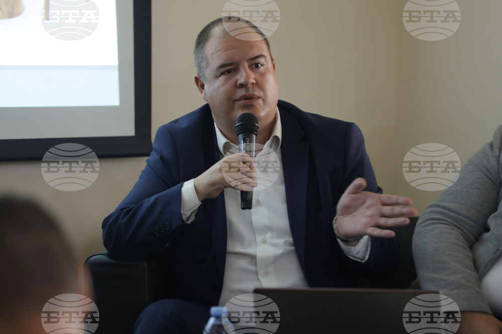  Дискусия - "Измамите в интернет - новата пандемия" 