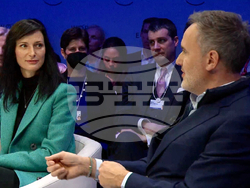 Мария Габриел в Давос: Иновациите и образованието са в основата на устойчивото развитие