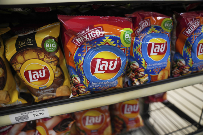 Хранителните компании продават не толкова здравословни продукти в по-бедните страни, според доклад на неправителствена организация