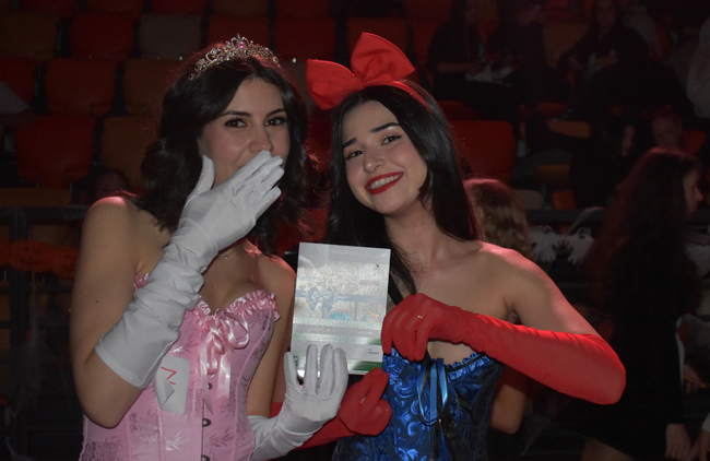 Студенти от АУБ събраха над 10 000 лева за борба с рака на гърдата по време на парти за Хелоуин