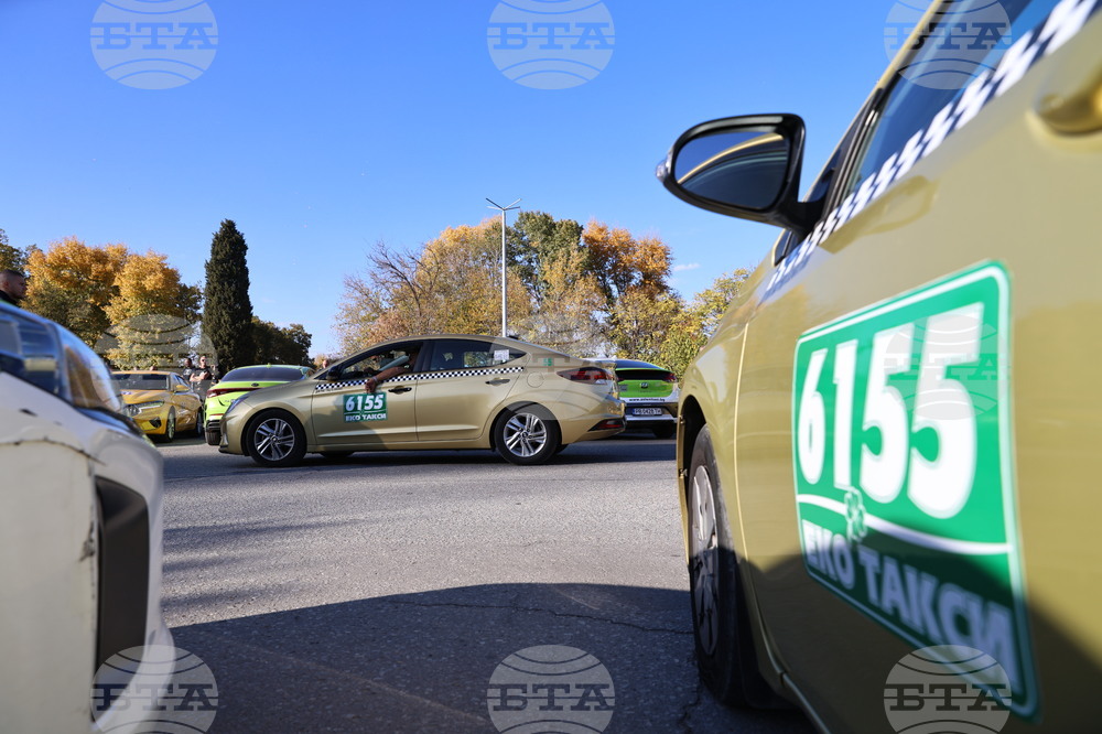 Протестите на таксиметровите шофьори продължават, водачите не са доволни от новите договорени цени на "Гражданска отговорност"