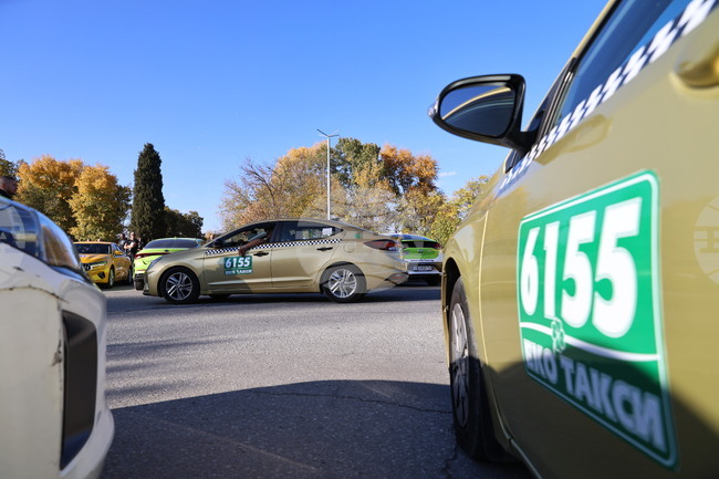 Протестите на таксиметровите шофьори продължават, водачите не са доволни от новите договорени цени на "Гражданска отговорност"