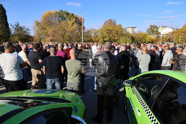 Пловдив - таксиметрови шофьори - протест