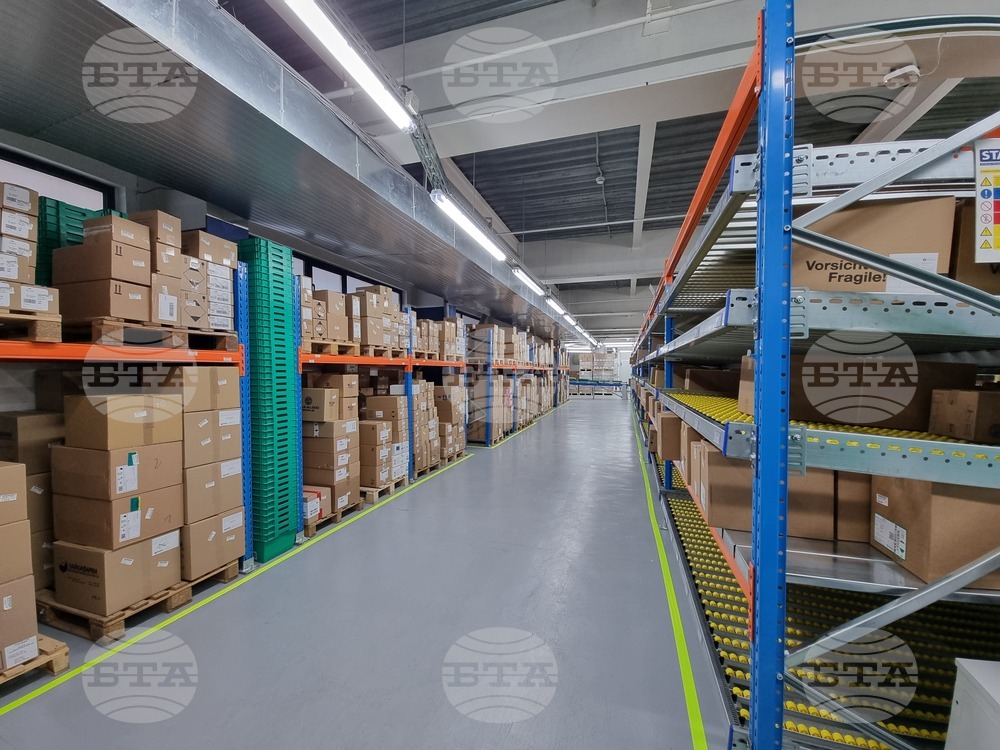 Производството в бизнес услугите в България през август намалява на месечна и на годишна основа, отчита НСИ