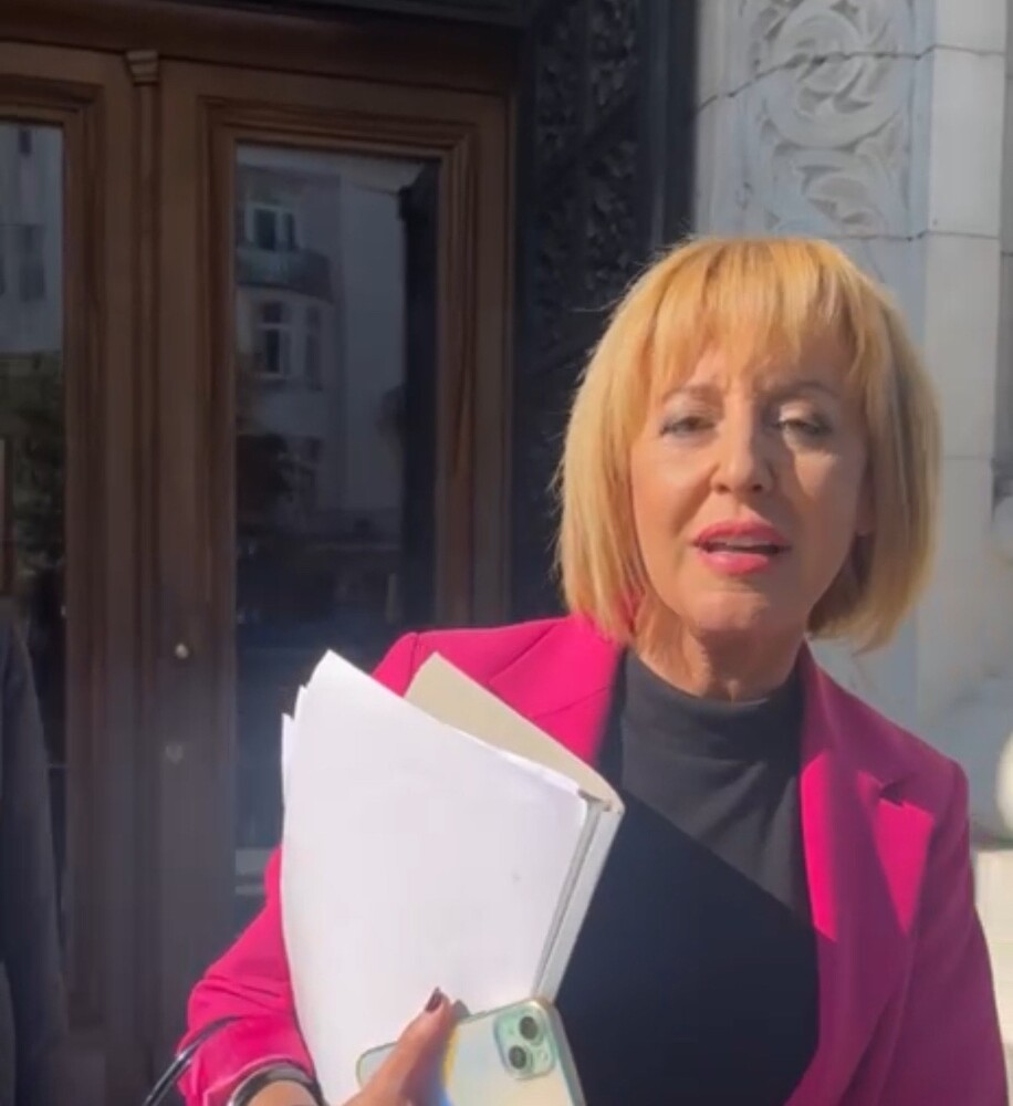 Манолова: С колективните искове срещу мобилните оператори вече постигнахме резултати 