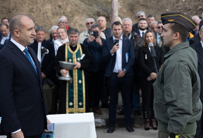 Президентът: Развитието на българската авиация трябва да съчетава силните ни авиационни традиции с модерните технологии 