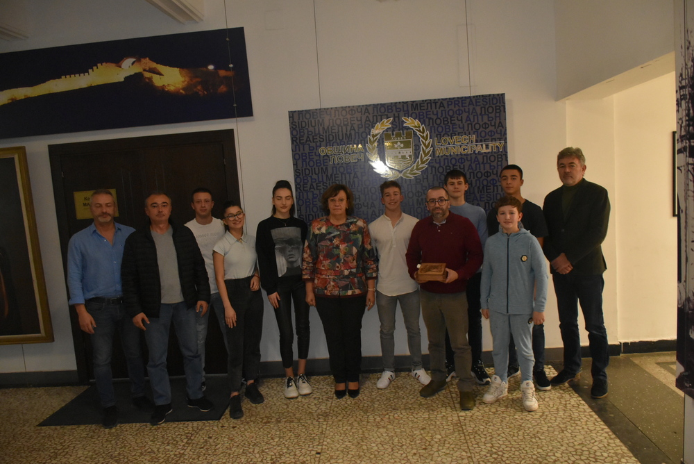 Кметът на Ловеч отличи със специална грамота пет спортни клуба