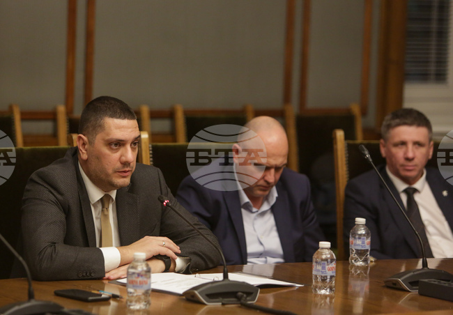 Парламент - Комисия по отбрана