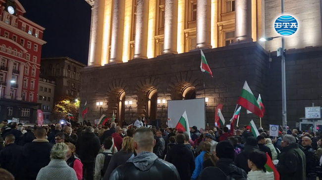 За трети пореден ден протестиращи настояват за касиране на изборите