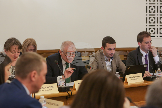 Парламент - Комисия по труда, социалната и демографската политика