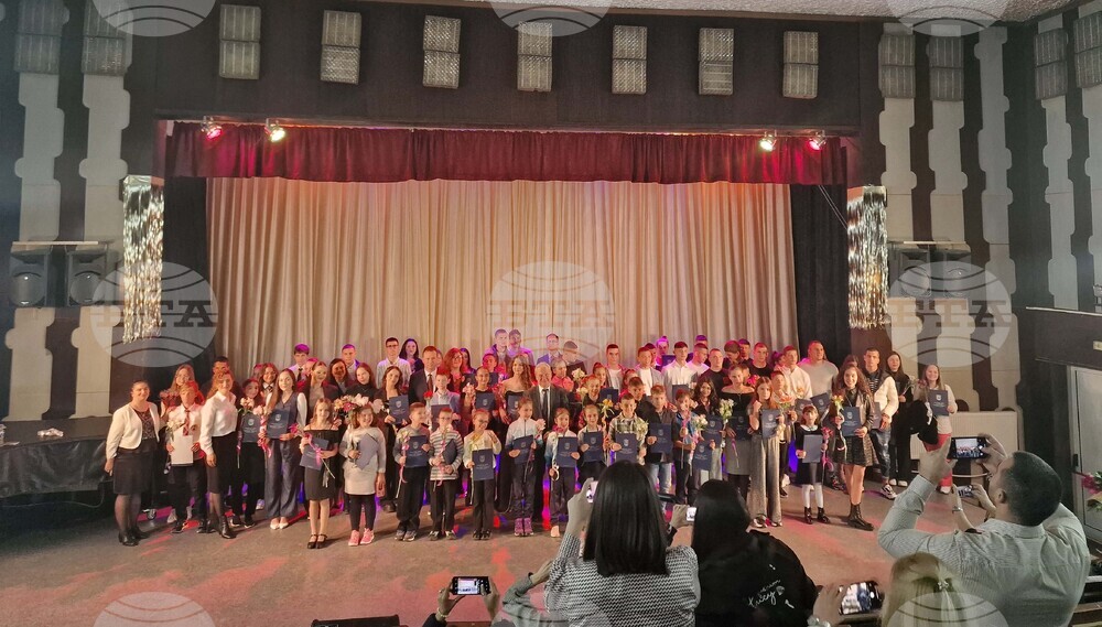 Търговище - награждаване - даровити деца