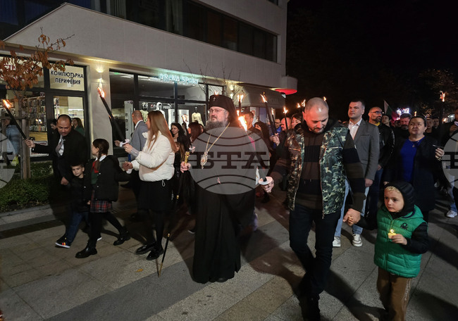 Враца - Ден на народните будители - Факелно шествие на родолюбието