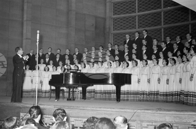 Създадена е Българската хорова капела "Светослав Обретенов"