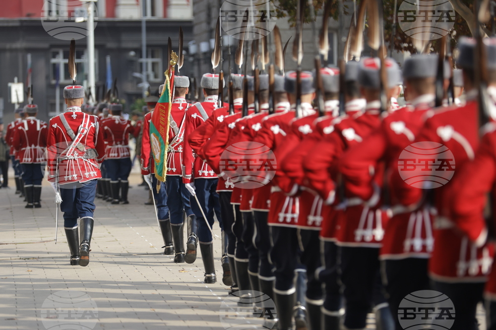 Ден на народните будители - церемония по издигане на националния флаг