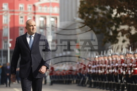 Ден на народните будители - церемония по издигане на националния флаг